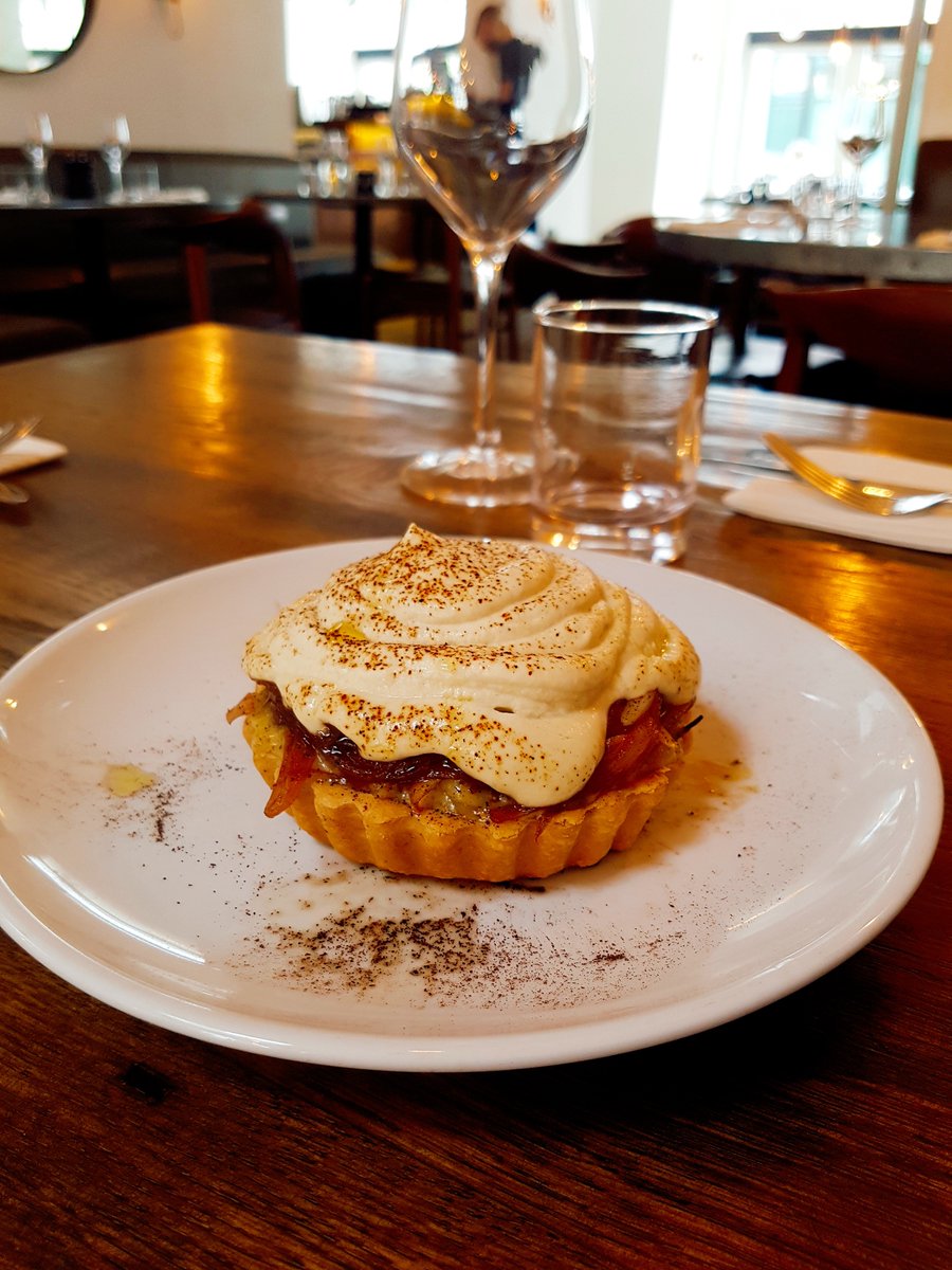 EAT_17's tweet photo. Truffled Jerusalem artichoke tart with sticky pickled onions and artichoke mousse.. 
&amp; what are your plans for the evening? :D 
#foodie #WalthamstowVillage #restaurant #goodfood #loveyourself #shoplocal #eatwell #ambiance #brandnewmenu https://t.co/6fOWItBe6z