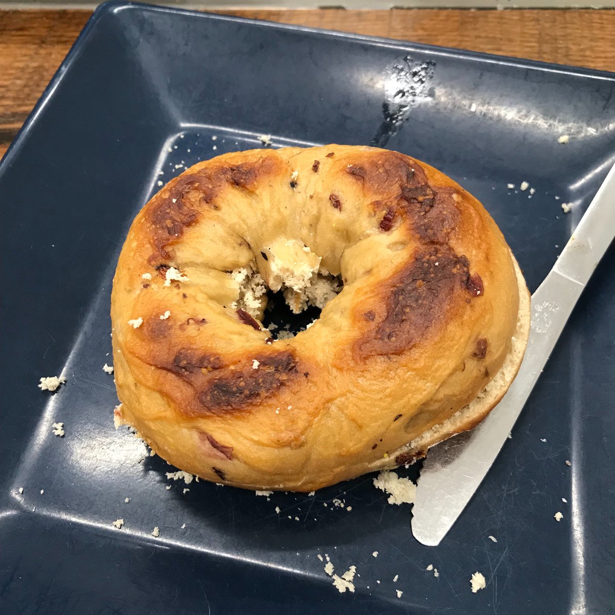ContentedPeach's tweet photo. I can’t deny it, I’m a bagel fanatic. #blueberry #UKColorMyPlate https://t.co/8kjqL6WGLa