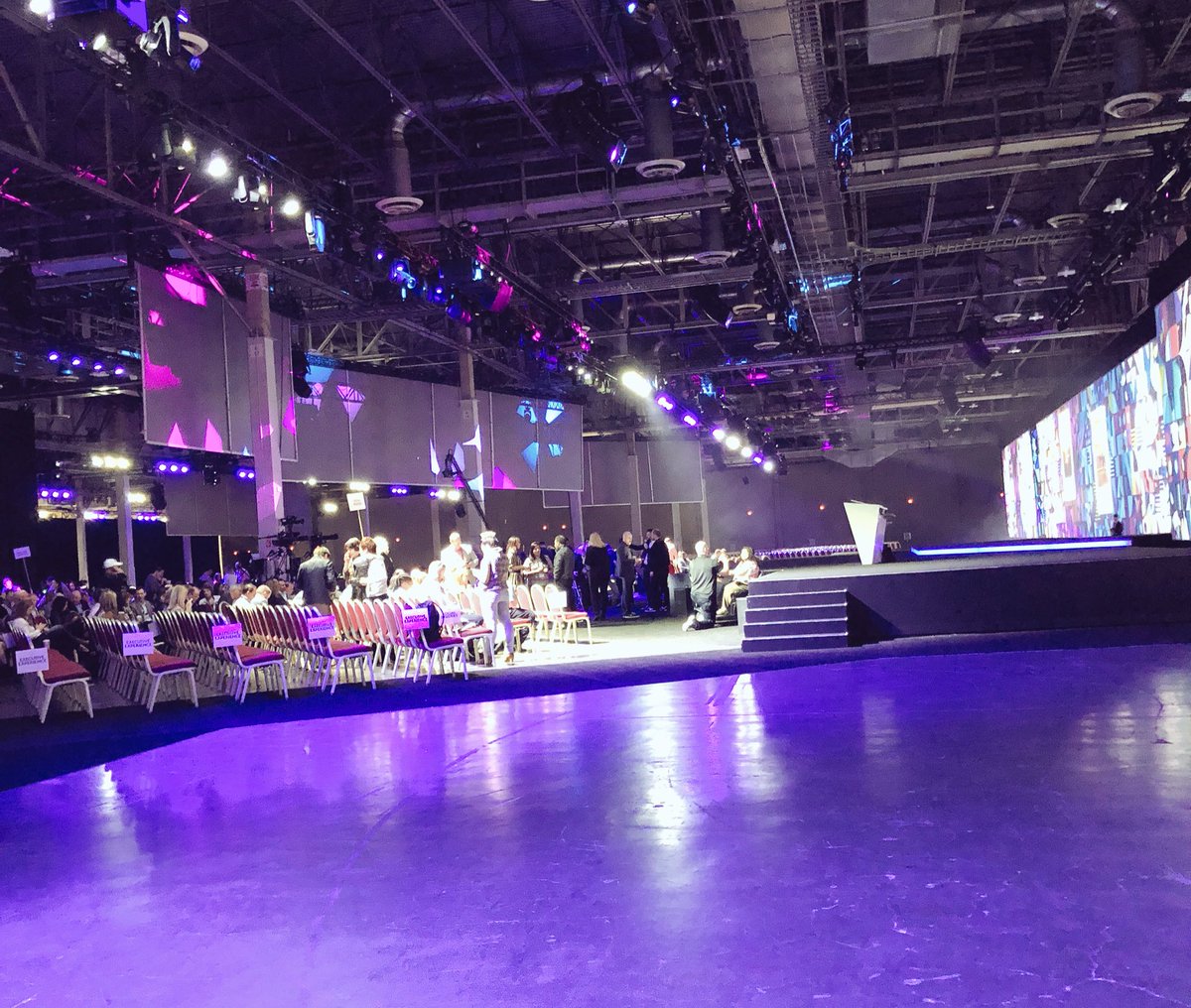 mike_haddon's tweet photo. Miles from the stage but still not a bad seat in the house at #AdobeSummit General Session. https://t.co/xeGVeuFpPv