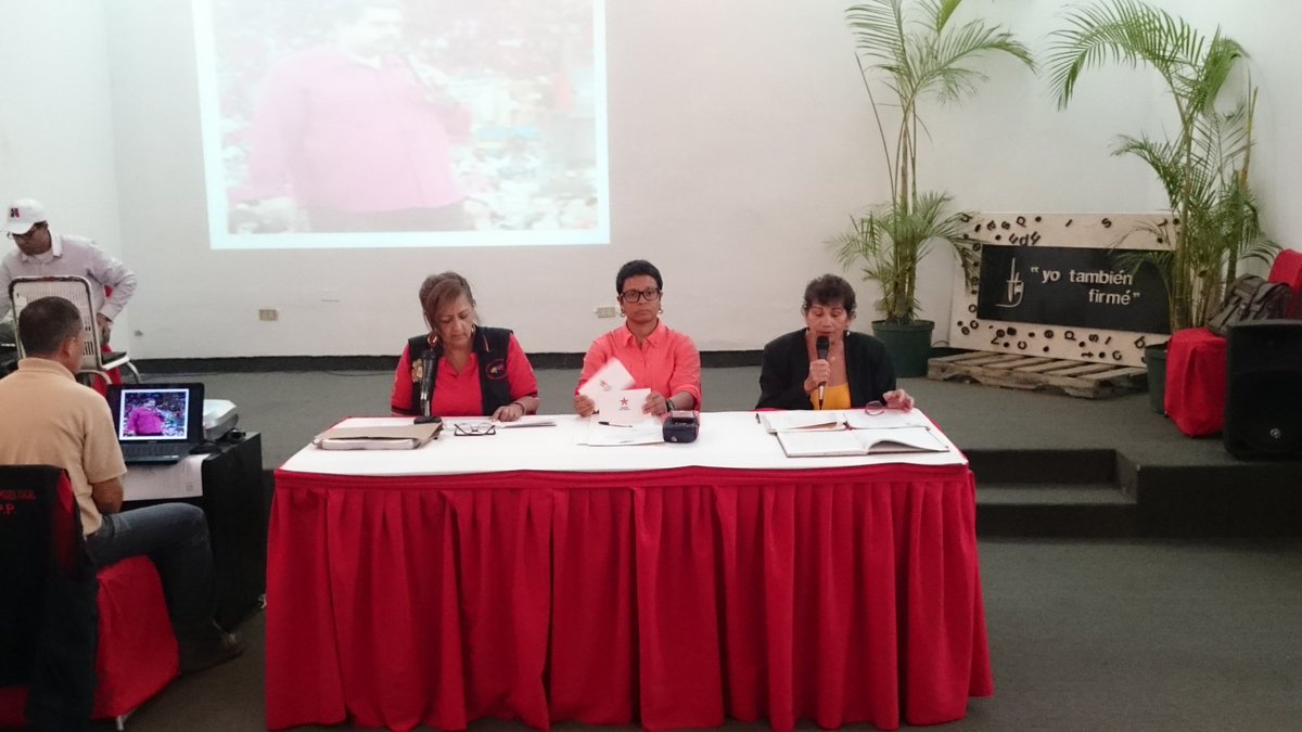 wcontreraspsuv's tweet photo. Desde el #PalacioMunicipal junto a la Alcaldesa @ErikaPSUV nos encontramos en la instalación del Consejo Local de Planificación 2018 del #MunicipioBolivarianoLibertador de la Ciudad de #Caracas para dar más soberanía en el ejercicio de la Gestión Pública.
#8MillonesDeBonosYMás https://t.co/T59s3I4hGk