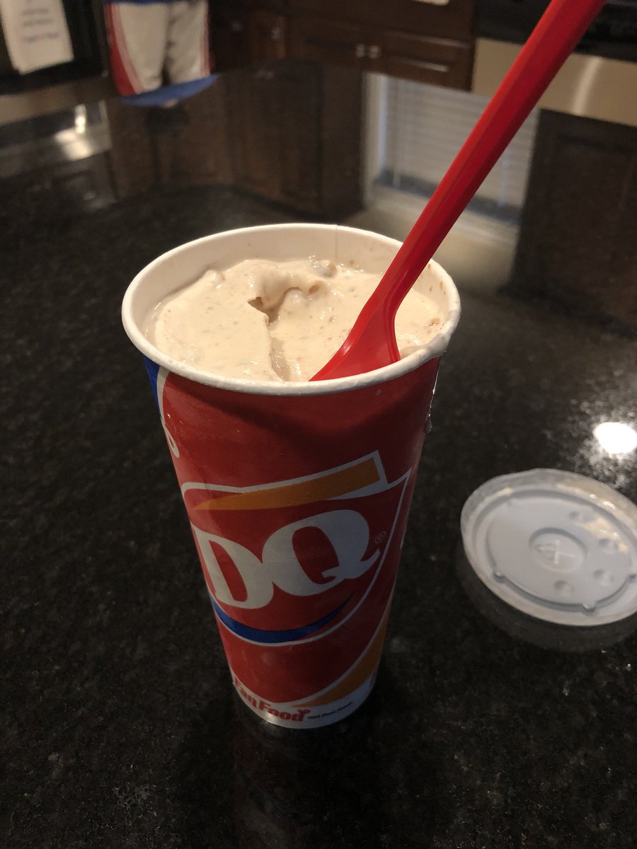 amieenicolee's tweet photo. Update: @25rreynolds had a large sβmores blizzard waiting for me when I got to his house last nightππ #happyisanunderstatement #idontdeservehim also S/O to @DairyQueen for finally bringing it backπ https://t.co/qZb7FgOctR