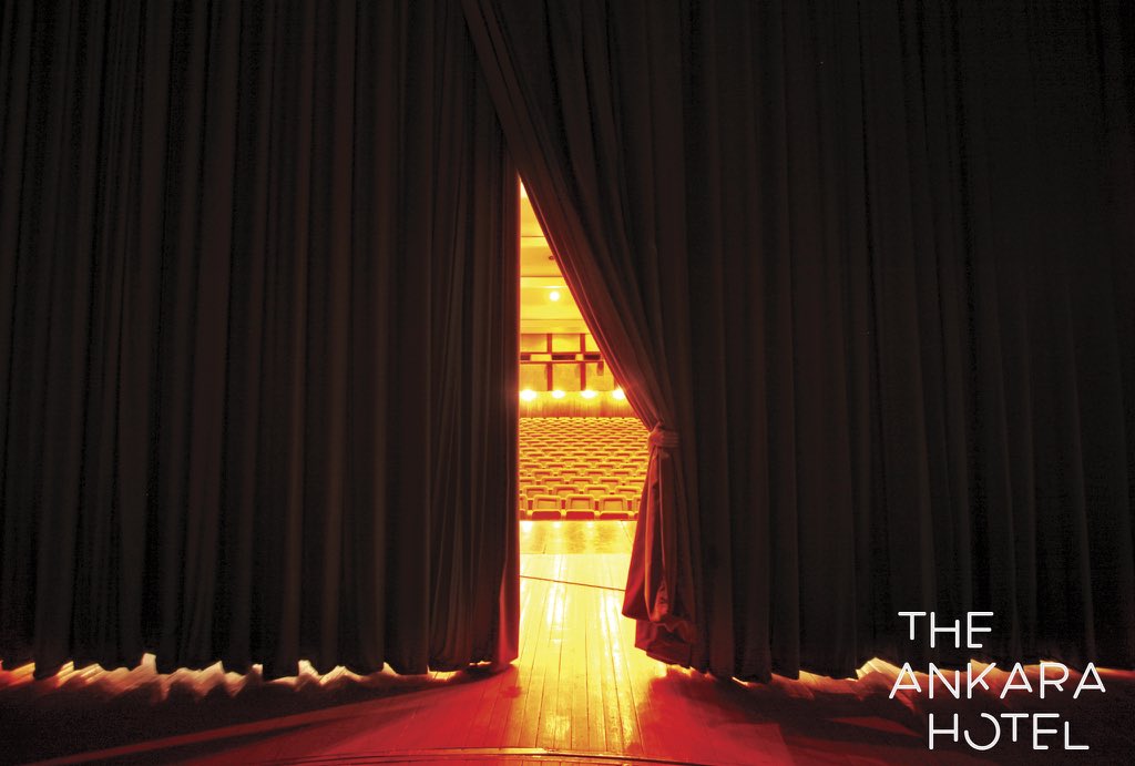 Sanat karanlığı aydınlatır...Dünya Tiyatro Günü kutlu olsun!