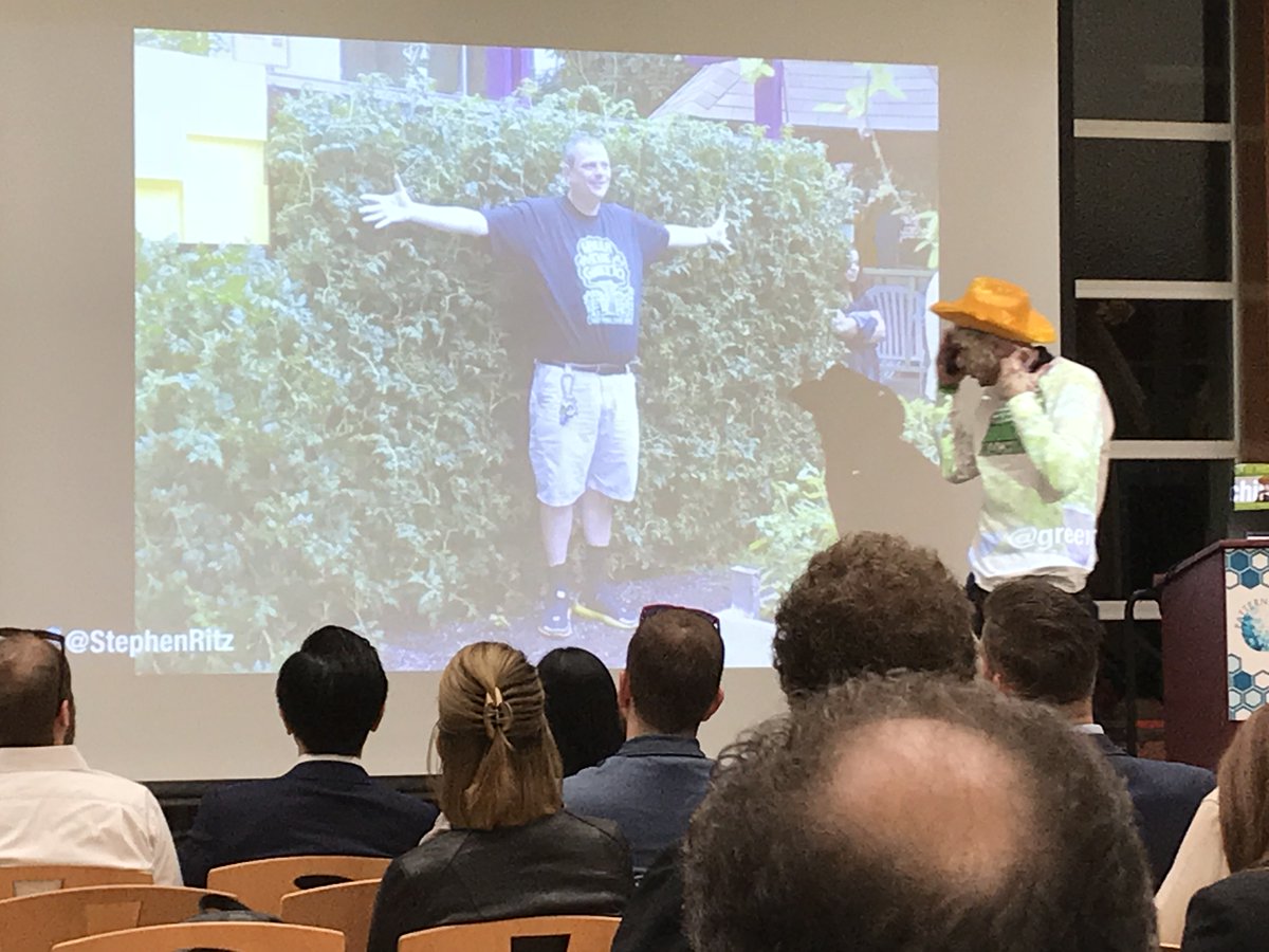 JMcCarthyEdS's tweet photo. @StephenRitz is doing a clinic on using a slide deck that tells a story, and not a text reader. #P21Innovation #SoAllCanLearn #DI4ALL https://t.co/QR2hMEbk6L