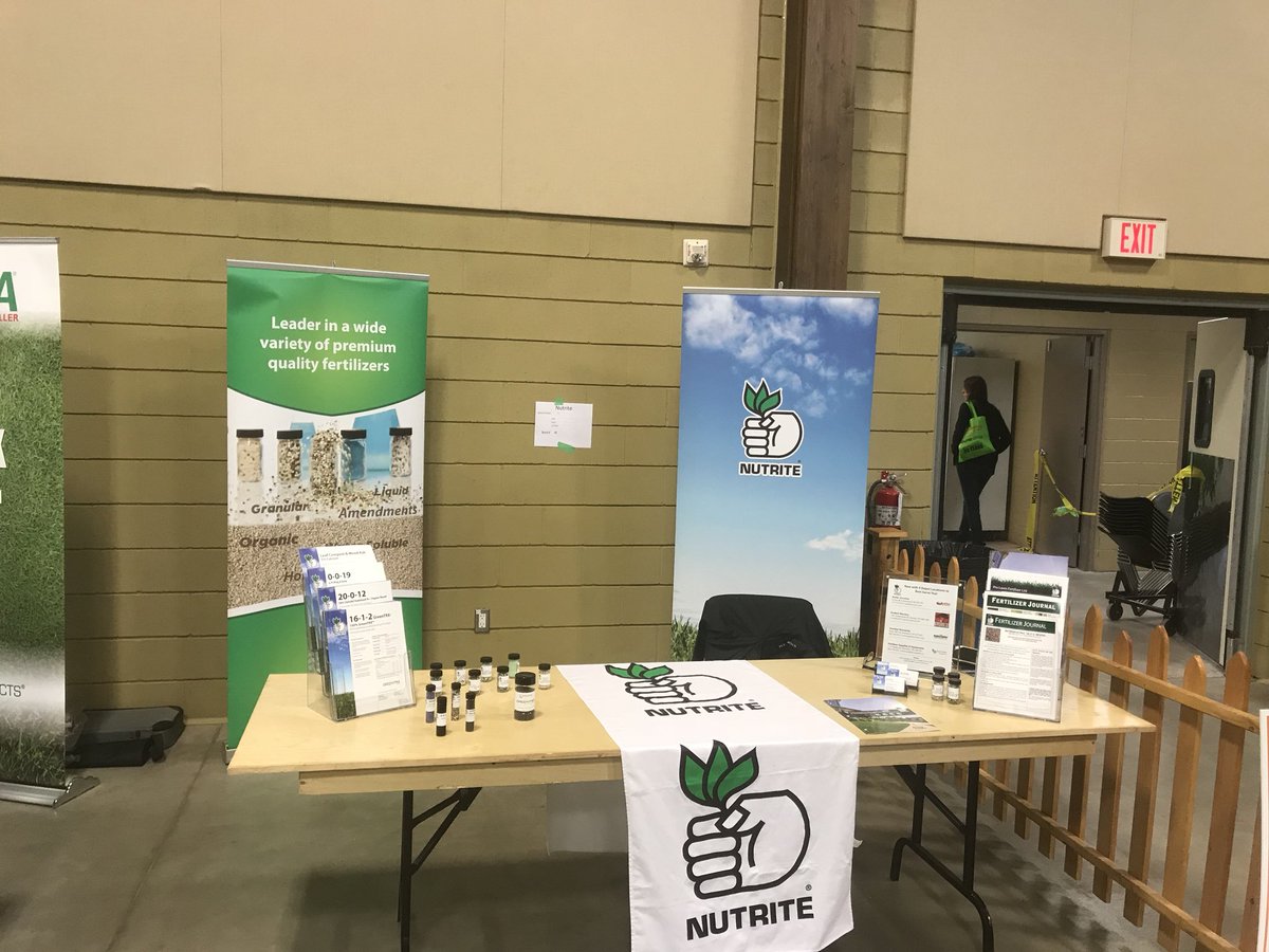 Excell_Charlie's tweet photo. @NutriteCanada attending @green_for_life Gear Up For Spring event @ Ancaster Fair Grounds.#Many eager landscapers ready for spring ! #nutrite https://t.co/mVuT1sFTIa