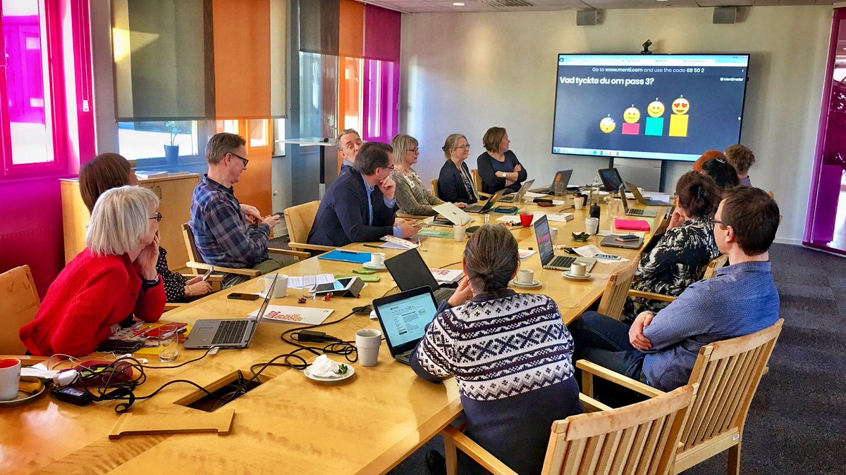 Paul_Pettersson's tweet photo. Idag verksamhetsdialog med ledningsgrupp och dekangrupp. En process som leder fram till verksamhetsuppdrag och budget för 2019. Här avslutas dagen med utvärdering. @malardalen_uni @MDStudentkar https://t.co/mE0AMtST7S