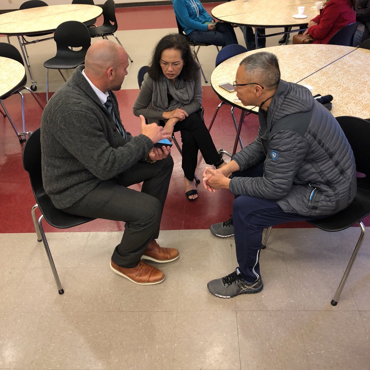 WHSLions's tweet photo. Parents enjoying personal conversations with our Principal @jfras8 #ITSAPRIDETHING #ACupwithJoe @HBUHSD https://t.co/E57nyZgtDz