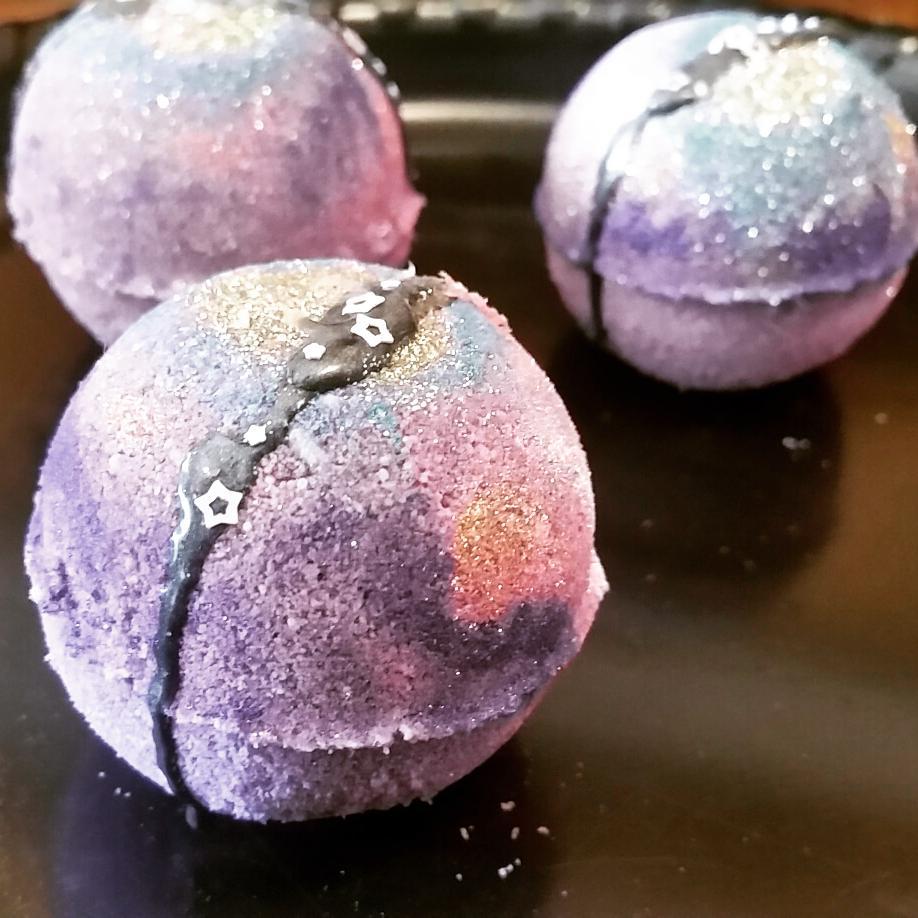 HighWaters_Co's tweet photo. CBD Bath Bombs "Galaxy" @ https://t.co/toqIUuZukg https://t.co/WzoF2GrqPH
