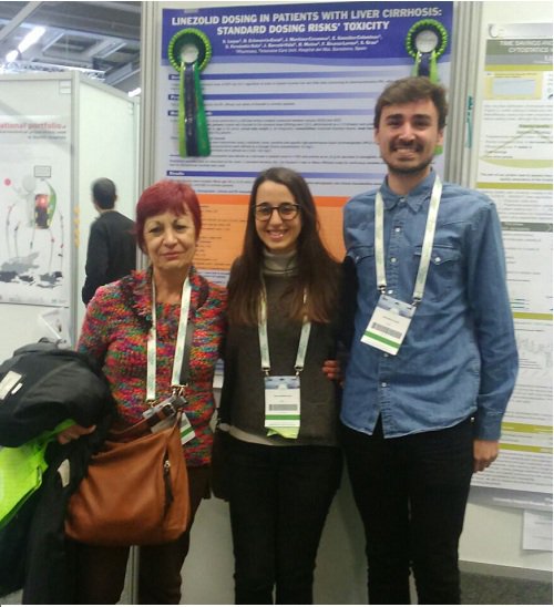 hospitaldelmar's tweet photo. Reconocimiento al Servicio de #Farmacia y al Servicio de #MedicinaIntensiva en el congreso de @EAHPtweet https://t.co/kKLlS8HlRm #EAHP2018 https://t.co/FxlIisih4N