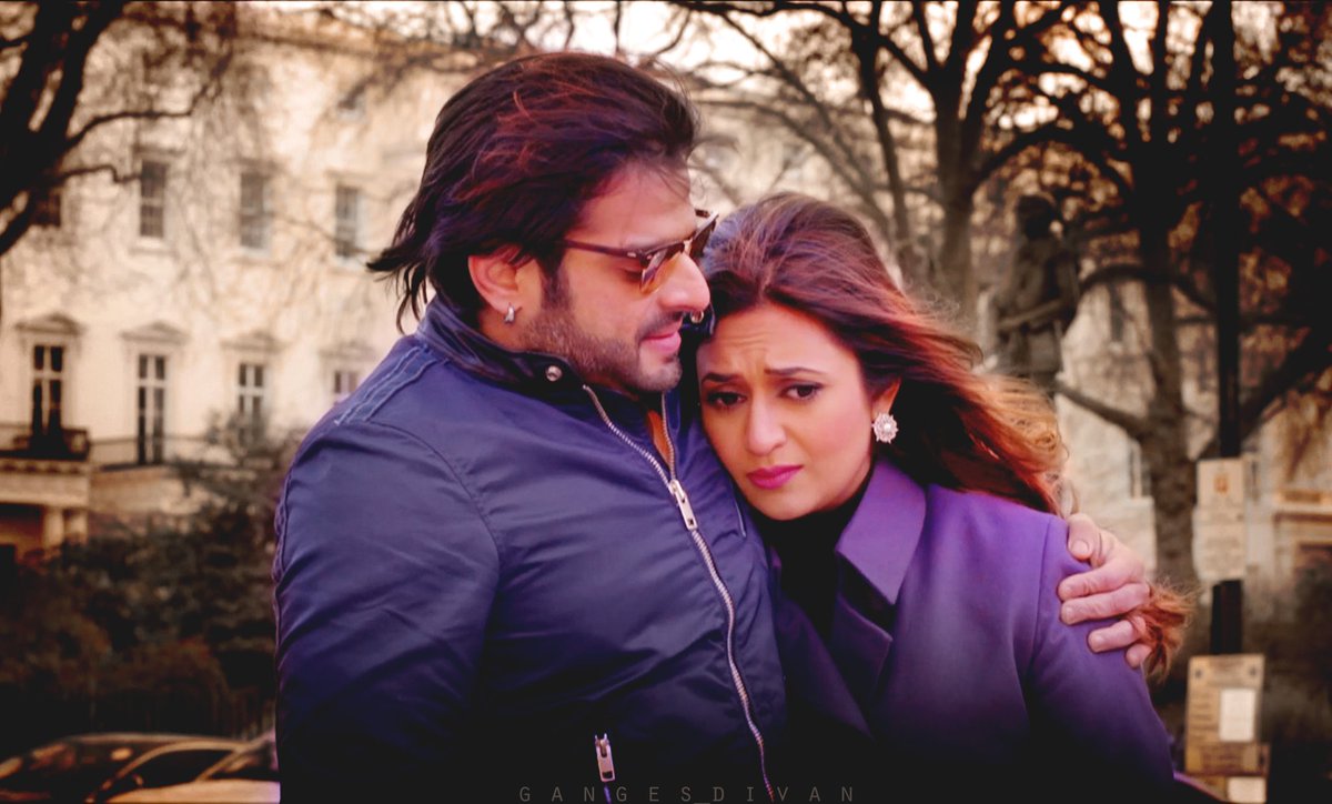 ganges_divan's tweet photo. Ugh! They are soooo 😭😭😭😍👅💦
I can't...😭😍
She's so beautiful 😭👅💦
And he's being all cute and romantic even though flirty with another woman 😭😍
@Divyanka_T @TheKaranPatel 

#IshRa #YHMInLondon https://t.co/XjmP2Pmems