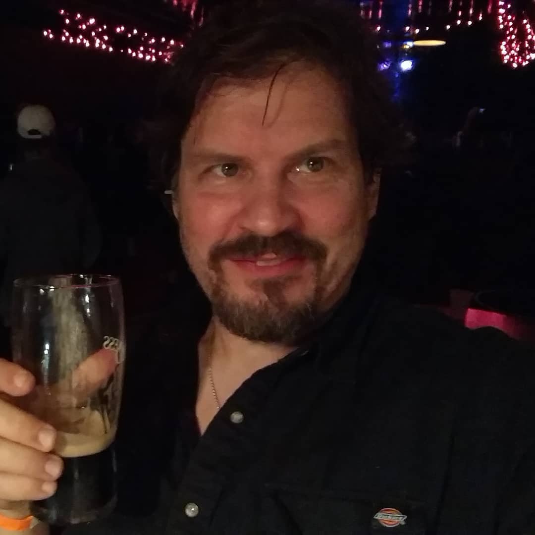 headspinsrock's tweet photo. #Cheers from #GVodka (& the band) 2 all the fans who came out 2 @beatkitchenbar #MondayNight to #rock the HOUSE w #Headspins #Acoustic Thx to the super pro bar staff! Honored to share the stage w #ShawnJames & @WTNewton #LiveMusic #SupportLocalMusic #ChiPunk #Original #Punk https://t.co/EgKQVxx48B