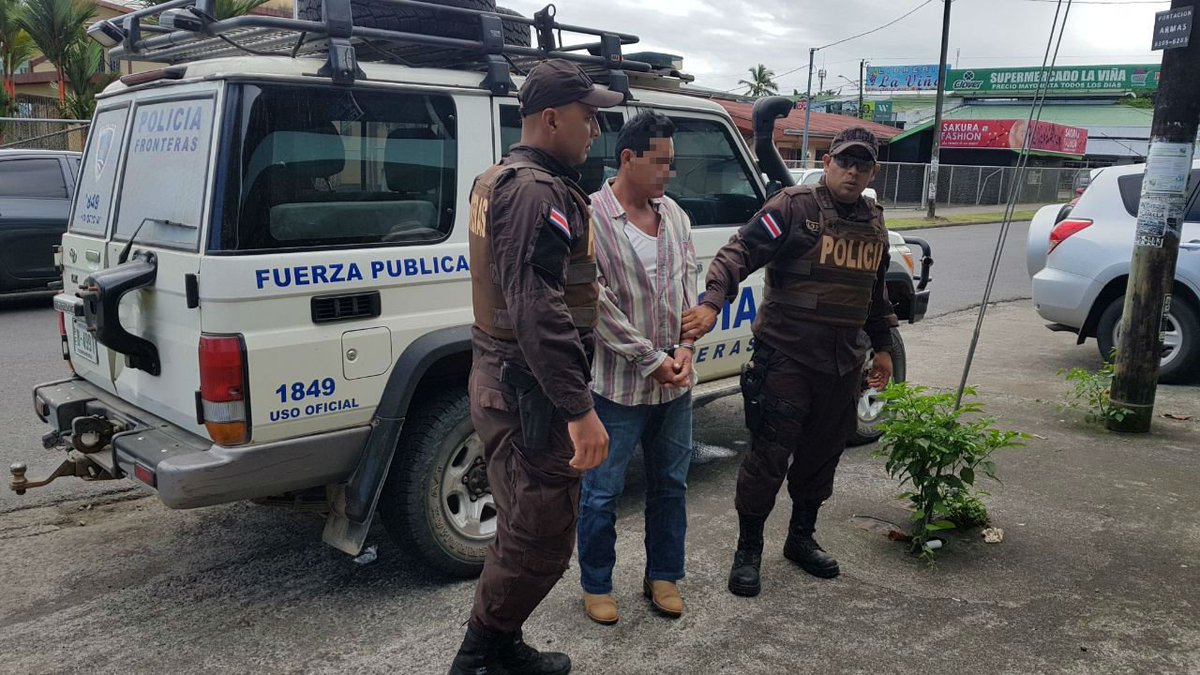 Gracias a patrullajes en apartados sectores del cordón fronterizo norte, en Llanuras del Gaspar de Sarapiquí, Heredia, oficiales de la <a href="/D_Fronteras_CR/">Policia de Fronteras</a> sorprendieron a un nicaragüense en aparente estado de ebriedad con un revólver y varios proyectiles. Fue remitido al <a href="/FiscaliaCR/">MinisterioPúblico CR</a>