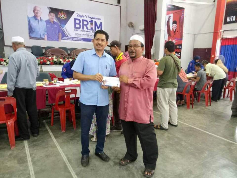 hasliani77's tweet photo. Sumbangan Wang Ehsan Banjir Kali Ke 3 Buat Penerima Yg Blm Membuat Tuntutan. Majlis Di Adakan Pada 27 Mac 2018 @ Wisma Transformasi #P044
#TeamZaidi
#KamiGengNajibRazak
@NajibRazak @dzainalabidin @datoshahidan @dzaidisaid https://t.co/a0dxk4KMTD