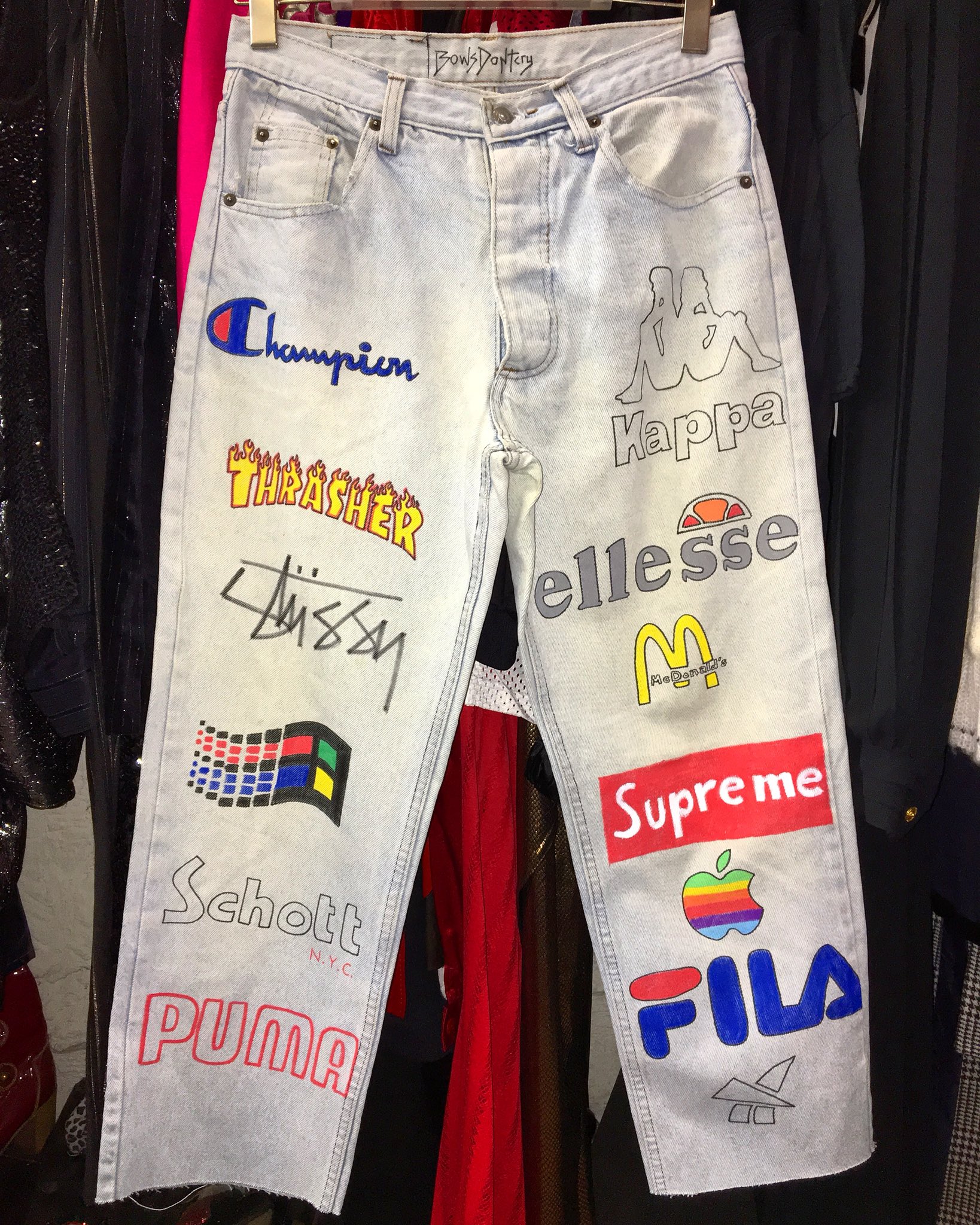 Stoutmoedig elleboog Kijker Bowsdontcry on Twitter: "handpainted « multibrands » jeans by Bowsdontcry  #bowsdontcry #streetwear #streetfashion #fila #adidas #kappa #ellesse #puma  #fenty #supreme #thrasher #apple #windows #champion #mcdonalds #stussy #80s  #90s #fashion #streetstyle ...