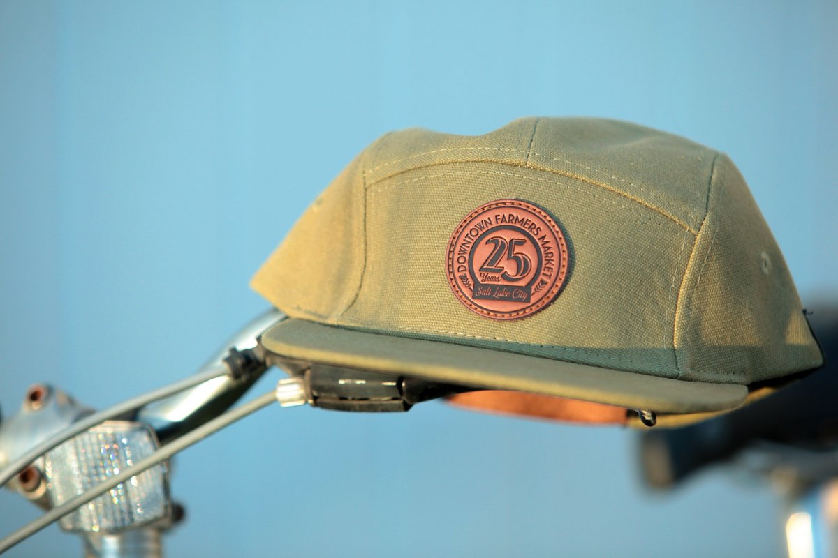 Discrete Clothing tweet media