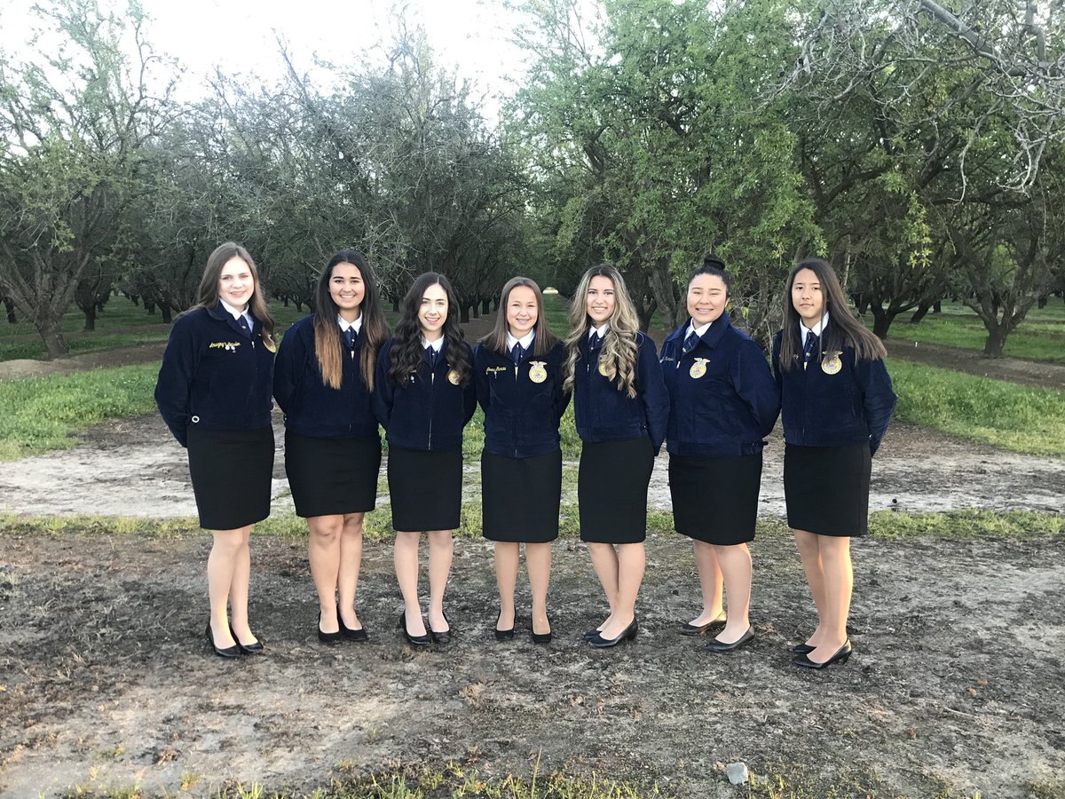 bchsffa's tweet photo. The Buhach Colony is definitely led by an elite group of individuals with an intense work ethic and a passion for agriculture and the FFA! These young leaders in action is a force to be reckoned with! #chapterofficers #greenhandofficers #bcffa #learnleadsucceed https://t.co/8FUqNjFuCw