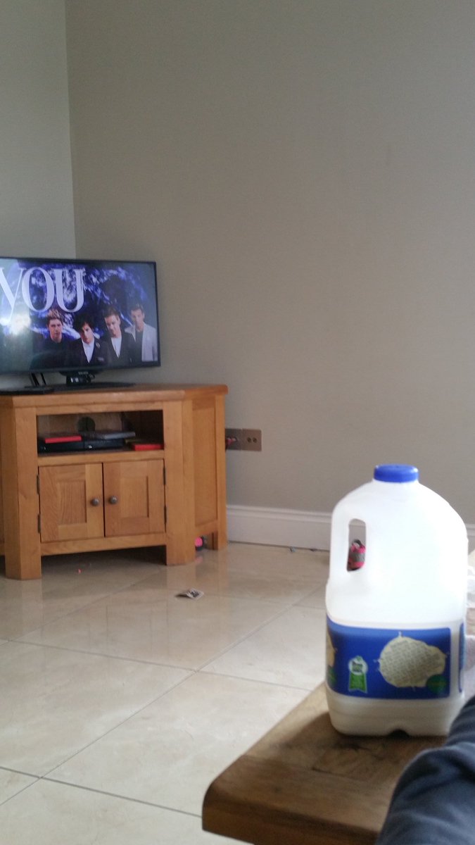 1Dlwtnjh1909's tweet image. we had a rough day today, so Im watching #ThisIsUs with my 3 Aupair girls now... well... the 8y old and me are watching it 🙄😂 
@onedirection @NiallOfficial @Harry_Styles @Louis_Tomlinson @LiamPayne @zaynmalik 
#aupairlife #ineedweekend 😴