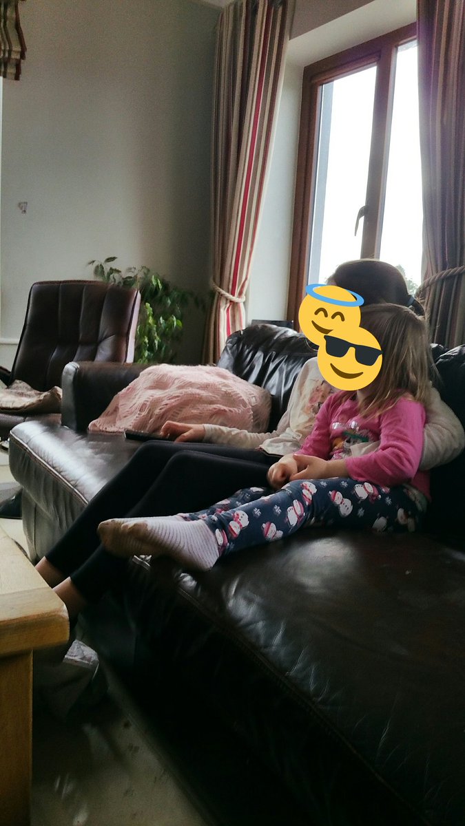 1Dlwtnjh1909's tweet image. we had a rough day today, so Im watching #ThisIsUs with my 3 Aupair girls now... well... the 8y old and me are watching it 🙄😂 
@onedirection @NiallOfficial @Harry_Styles @Louis_Tomlinson @LiamPayne @zaynmalik 
#aupairlife #ineedweekend 😴