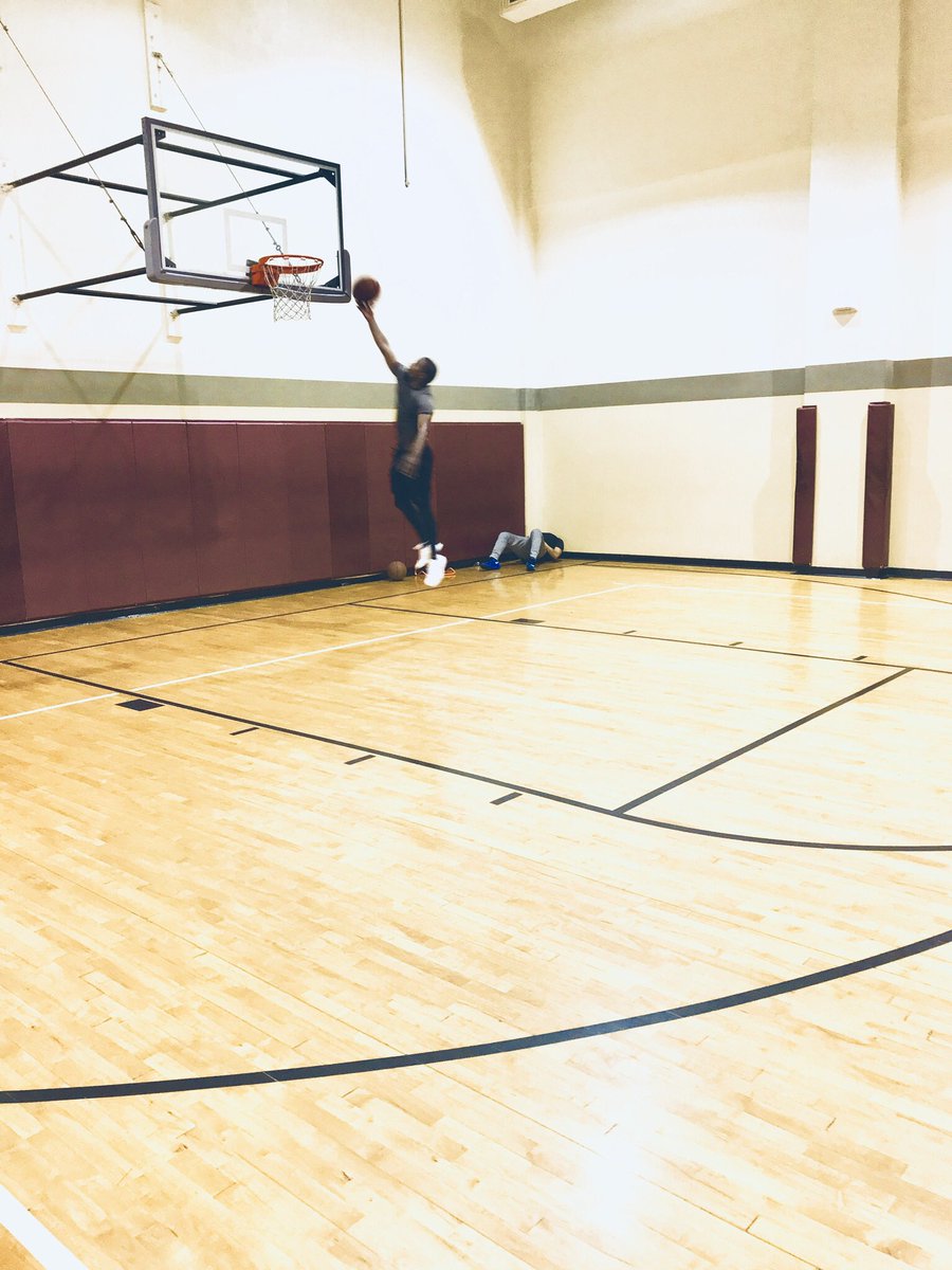 EmilcarJean's tweet photo. Stay as active as possible. #fitness #gym #BuildYourBody #basketball https://t.co/uU4zWzupAZ