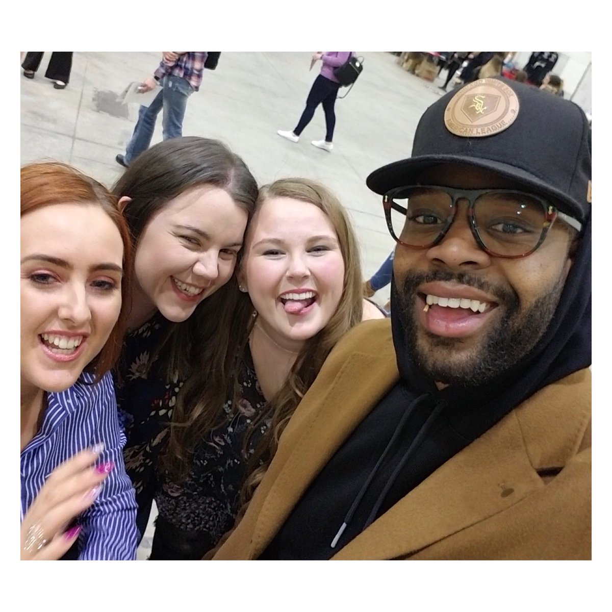 beginagain1389's tweet photo. #ToothpickTuesday Throwback to when attempt number 837475 of our selfie with @RoycedaVoyce had us in stitches!🤣 #ChicagoPD #IrishOnTour https://t.co/NzgoPxfLBV