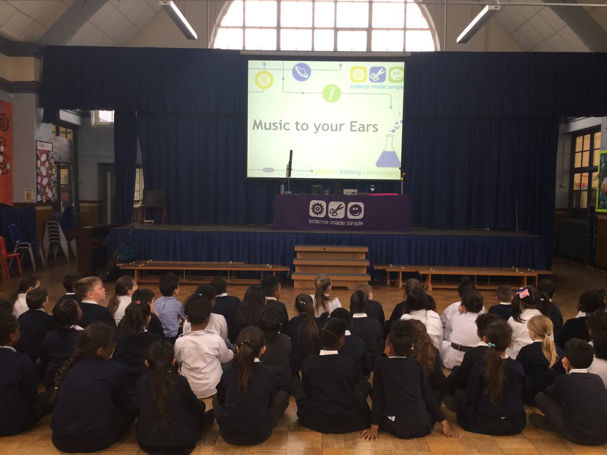 EPSMrsSpence's tweet photo. Getting ready For our #ScienceAssembly on #ScienceDay @Eastfield_EN3 How exciting! @Megan_Hardy93 https://t.co/iMvgVfSzdr