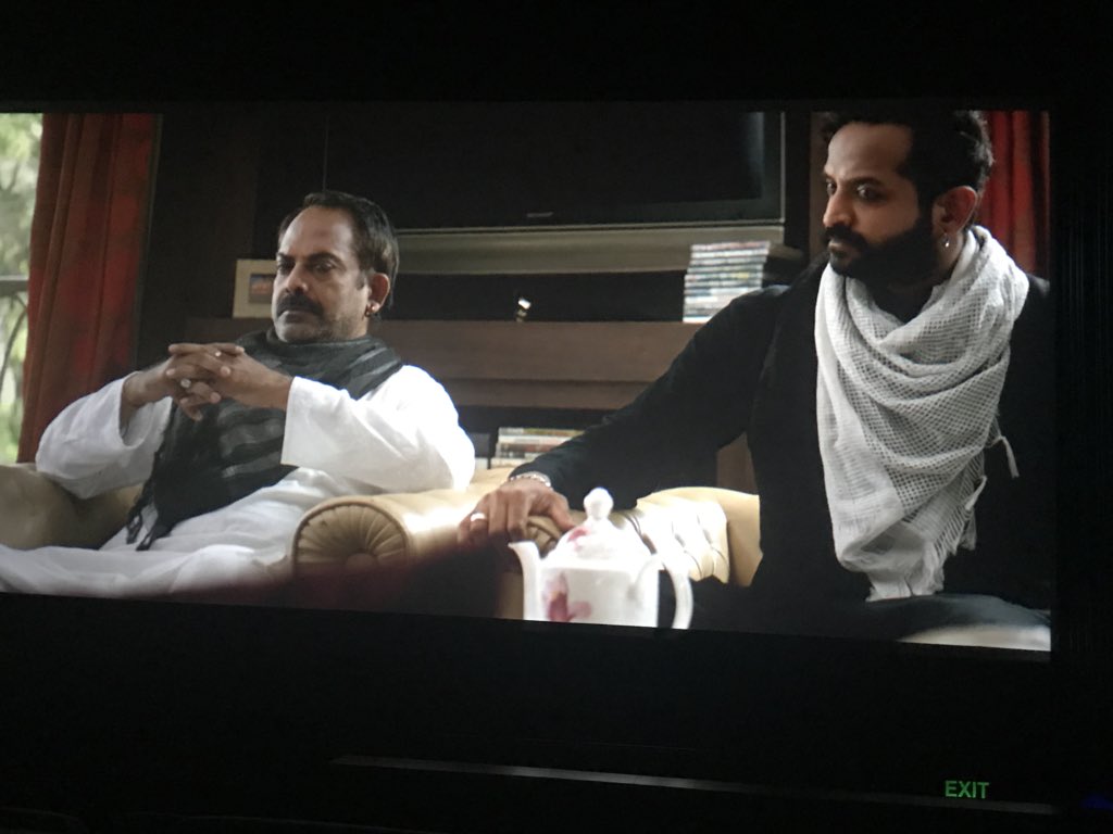 mymalishka's tweet image. Now watching #BaaBaablacksheep braving all kinds of traffic on Malad😳At this hour to watch the one and only @slimshetty be all badass in #baabaablacksheep. Bro, an actor is born 🤩🤩🤩 Manieshhhh watching you do a full romantic song NOW:) #Heer