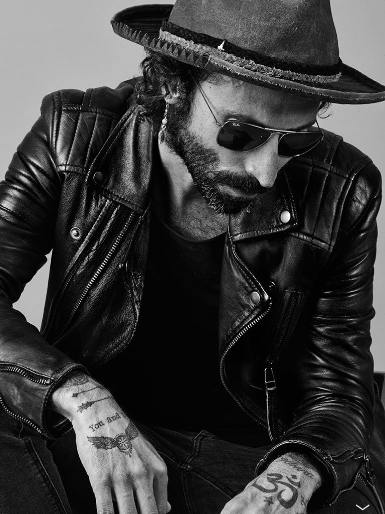 “Me gusta mucho el espíritu que tienen los yanquis de cómo envejecen sus músicos. Creo que hay un respeto hacia los mayores que aquí no tenemos”, <a href="/Leiva_Oficial/">Leiva Oficial</a> dice adiós a sus monstruos en el último número de <a href="/revistavisavis/">Vis-à-Vis</a>. Ya a la venta en quioscos por 1,50€. #VÀV50