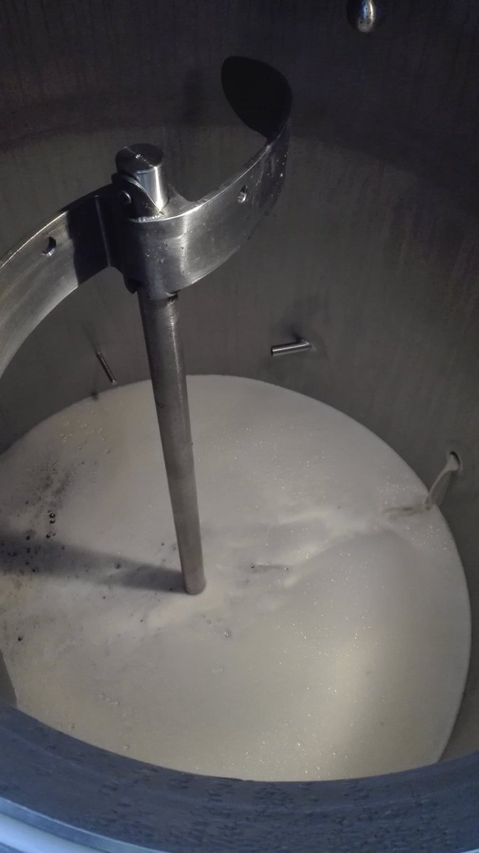 #brewing day. New #beers #ComingSoon. FATTY FATTY BOMBOM. With white peach puree, lactose and vanilla. our #peach #milkshake #NEIPA. Stay in touch! #CraftBeer #brewery #Brewers #beerporn #beeroclock #birra #birraartigianale #sör #cerveza #Trento #Italy #Trentino #italian