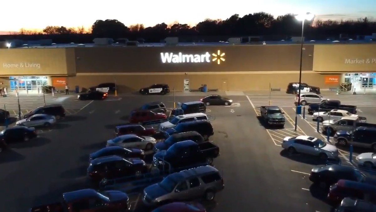 You can now buy a car at @Walmart for one-stop shopping bit.ly/2umDqKA https://t.co/U5xyQ7AQ2x