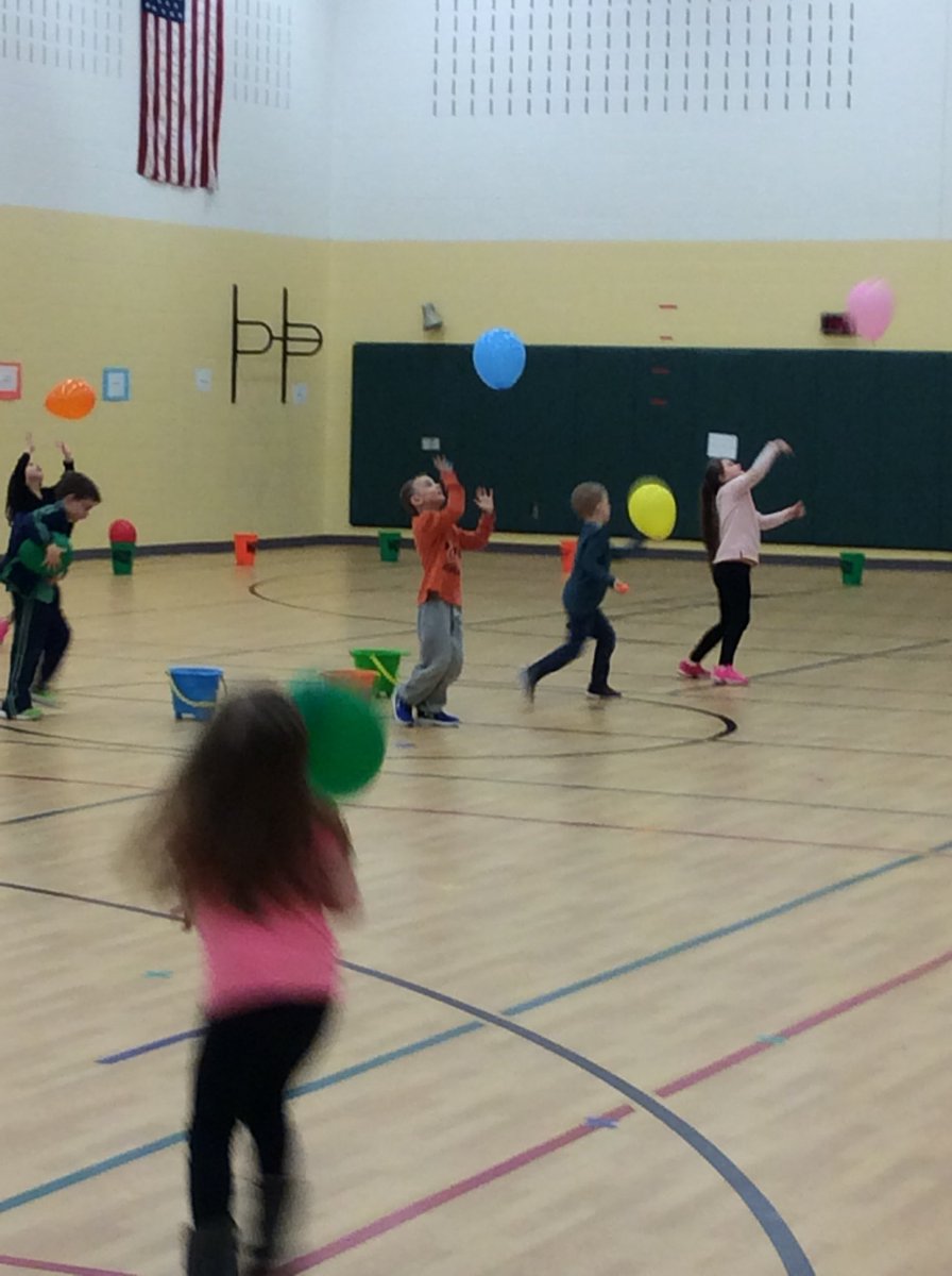 melodyljpe's tweet photo. Volleying and math in a fun game of gathering eggs! @Schilling33C #ljspride #keepingupwithljs #33cpride https://t.co/Kkn1qygJmF