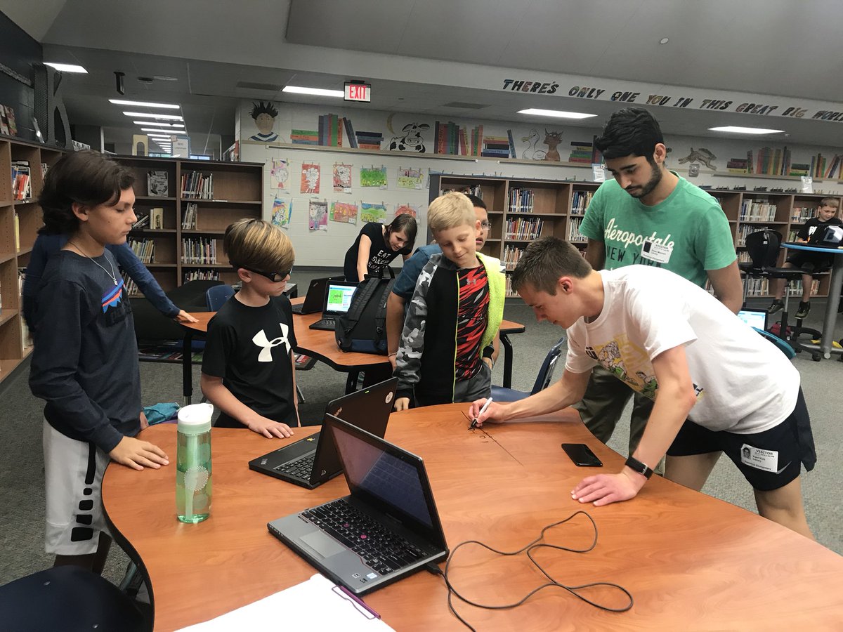 KreinhopCoding's tweet image. Negative numbers will NOT be an obstacle for our elementary coders! Thanks Kael, Shan, and Hassan for the lesson! #StudentLeaders #Promise2Purpose #Code