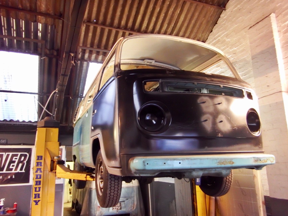 VBaywindow's tweet photo. Some lift photos as the final underbody repairs were finished back at the end of 2016 #vwt2oc #vw #volkswagen #devon https://t.co/t3mZcx6tbI