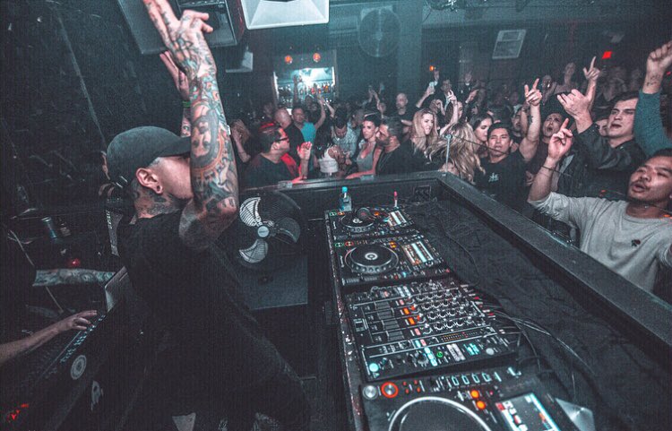 badassraves's tweet photo. Ain’t no party like a house party! 
Catch @NuKidOfficial at U Street Music Hall in DC on 4/12! 🏠🎶

Join the party —> https://t.co/sKvEIQOvc8 https://t.co/bnkDcX0fHi