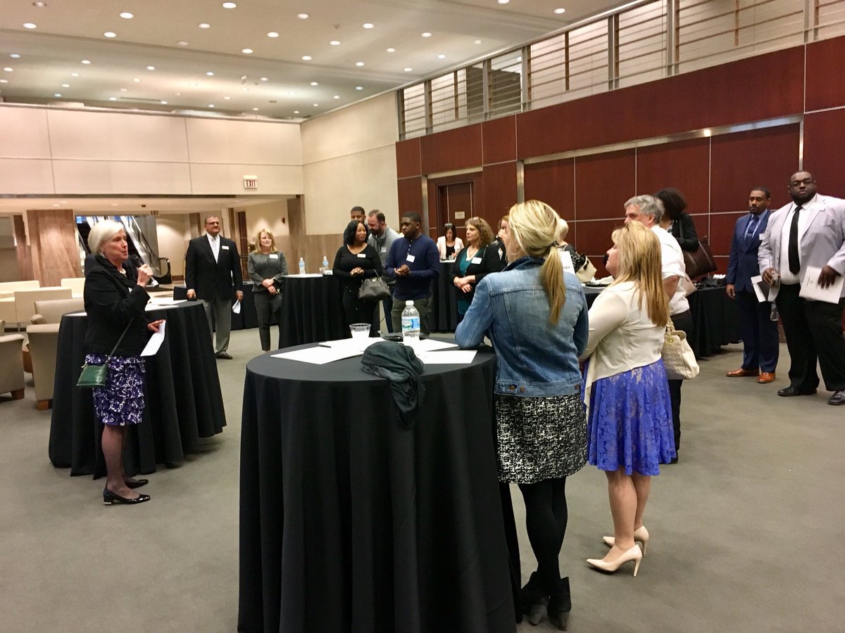 LeadershipAkron's tweet photo. Interim President Wendy Bolas kicks off our Class 35 Informational Reception. Thanks to our sponsors @Huntington_Bank @MargidaAcct and Eberhardt Realty &amp; Management for supporting tonight’s reception! https://t.co/CEzGSWpigs