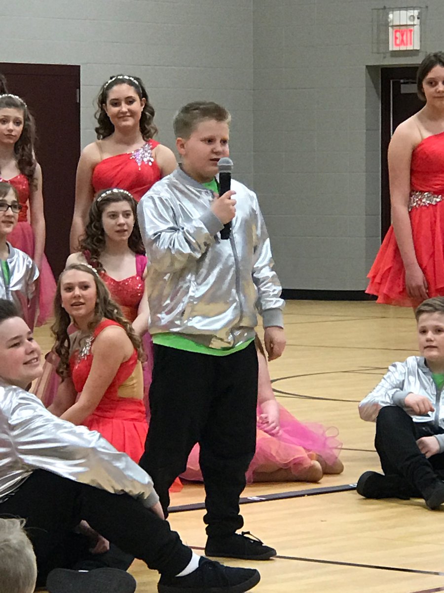 PrinGarrett's tweet photo. Former Horizon Elementary learner singing a solo @HorizonElem1 #HNMS #ShowChoir https://t.co/eIgDHGUHSJ