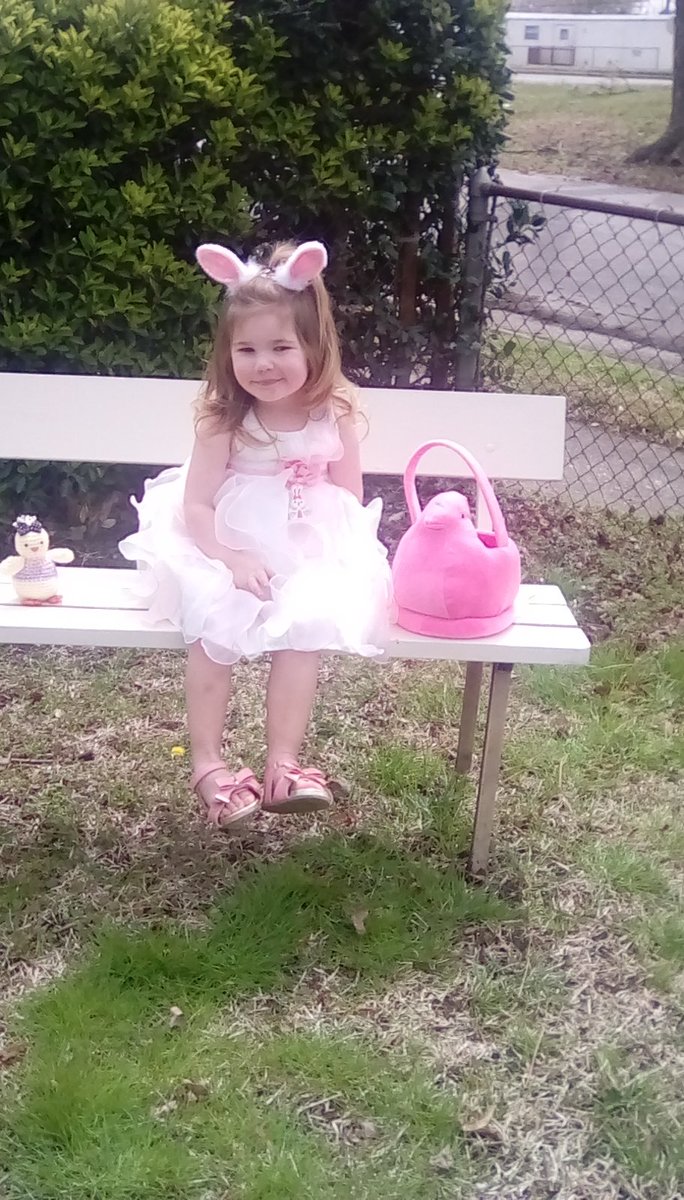 SammyStreet4's tweet photo. My little Hunny Bunny 🐇 I won't see her Sunday so we did Easter early 💞👑🐣 #EasterEggHunt #EasterBunny #2018 #grandbaby #bunnyears https://t.co/mgSoQxd4mz