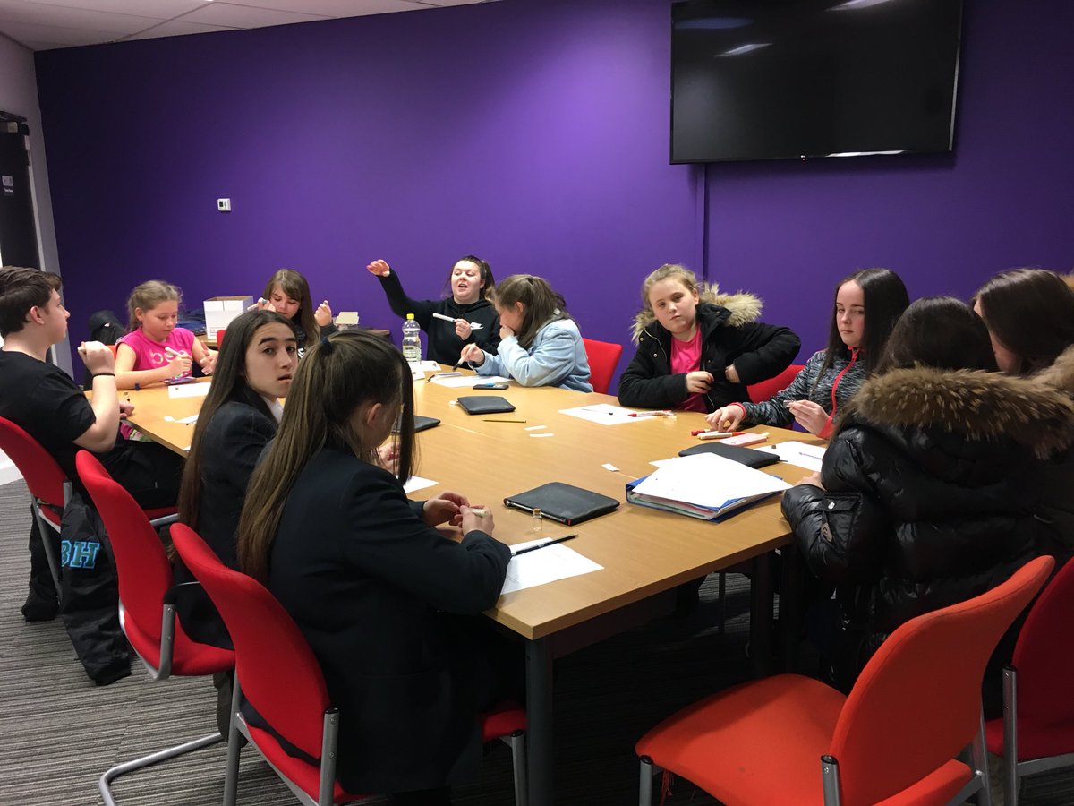 sophie_kym's tweet photo. Last night we had a lot of new faces at the beauty basics and self care programme! The young people worked together to prepare a makeover checklist to get the best looks possible! #selflove #beauty @BigLotteryFund @KnowsleyYM https://t.co/RUCk3OHugZ