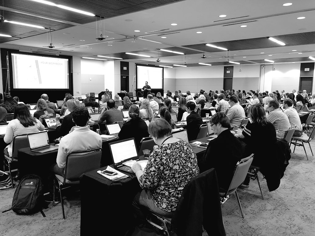 redtailtech's tweet photo. Whoa! Sold out with over 125 people for first #RTUXL of the year. #TexasTwoDay #EverythingIsBiggerInTexas @RedtailCRM @RickyRedtail https://t.co/wtyufmpnNj