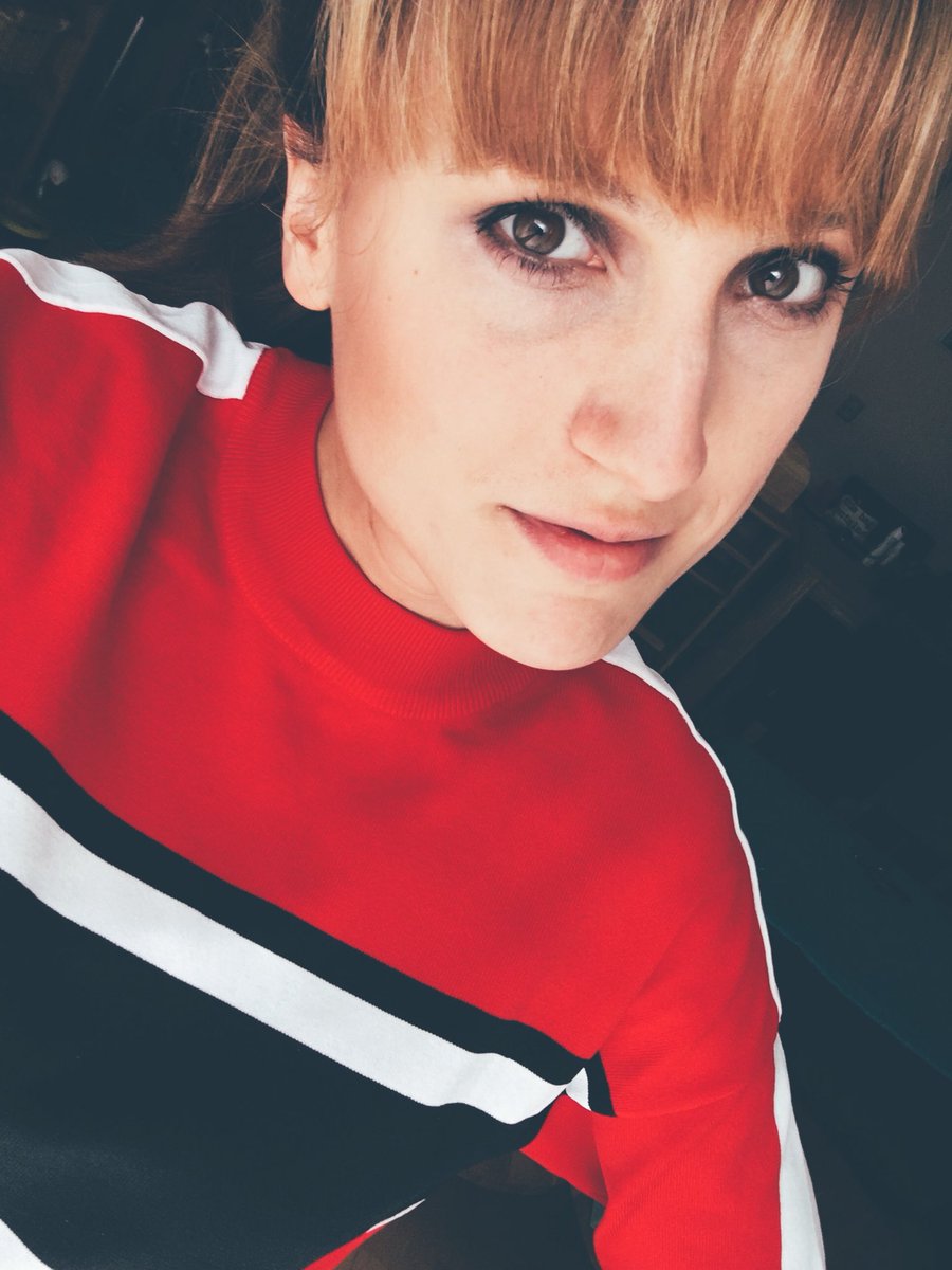 Trok vanmorgen een nieuwe trui aan.
Peuter; “Ga je met Ajax voetballen?”👍🏻 #carriereswitch