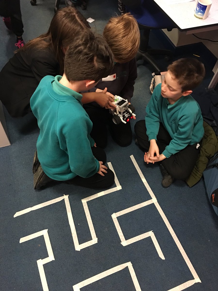Westfield_Ent's tweet photo. Another fantastic robotics session to Halfway year 5s today. Well done to our year 9 ambassadors #Robotics #MakeLearnShare https://t.co/3mLeeSB9KA