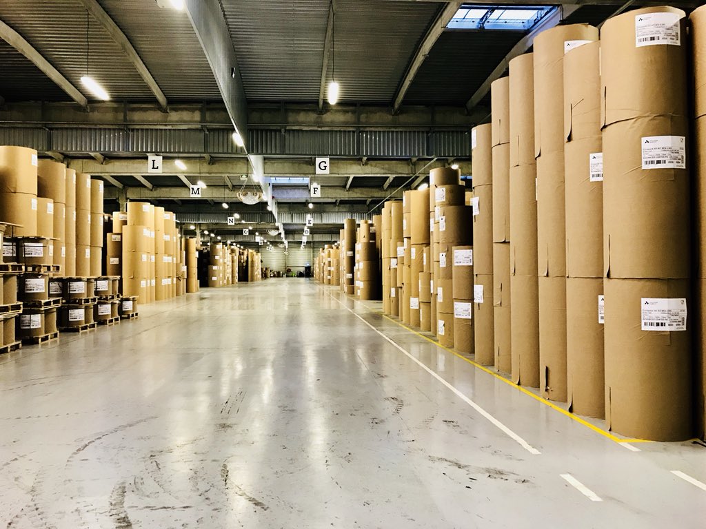 JFCros's tweet photo. 7000 tonnes pour 12M€ de stock dans ce nouveau bâtiment de 2016... 2 mois de production de papiers alimentaires #AHLSTROM #MUNKSJO #Lalinde #dordogne @CFMedef24 @medefperigord https://t.co/wKitmMuDrn https://t.co/Y21pyRR4HM