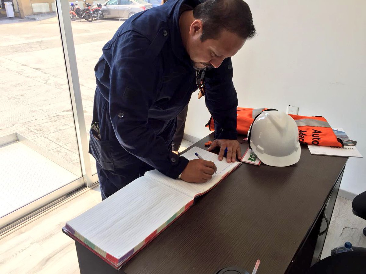 ECOntainerAPI's tweet photo. @ECOntainerAPI recibiendo a compañeros de @API_VERACRUZ este #FelizMartes impulsando #CiudadesPortuariasSustentablesdelSigloXXI https://t.co/HRU01lf6WD