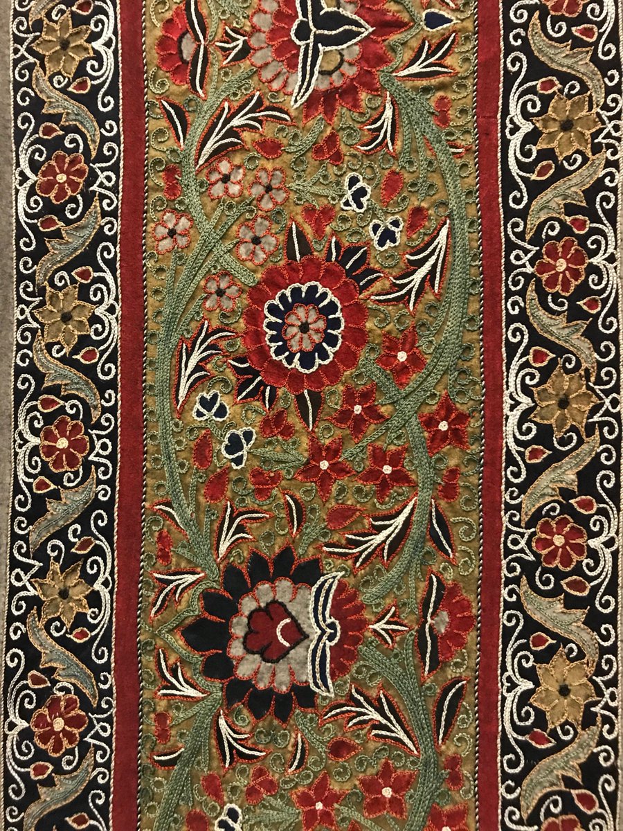 MuseeLouvreLens's tweet photo. [L’EMPIRE DES ROSES] Peintures, bijoux, tapis, armes… Plus de 400
chefs-d’oeuvre iraniens, à découvrir pour la plupart en exclusivité
mondiale ! https://t.co/3DFDpA0fPs 
#expoArtPersan #iran #IranArt #IslamicArt #LouvreLens #Louvre
#vernissage #art #persan #ICHHTO #peintures https://t.co/3SuOdMvNVA