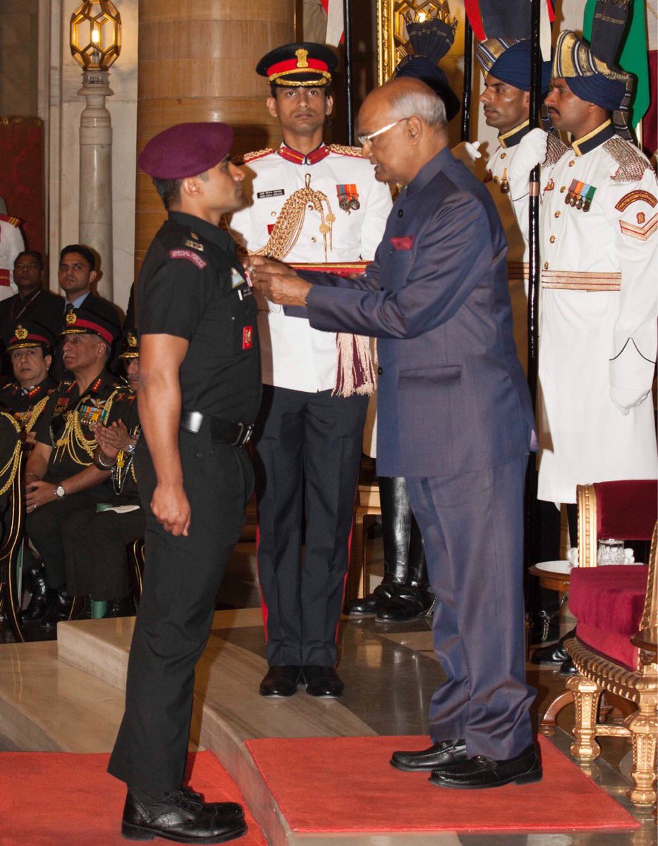 sun_water_light's tweet image. Major Abhinav Shukla of the #ParaSpecialForces receives a Shaurya Chakra today for his leadership despite injuries in an anti-terror op in Badgam last year.