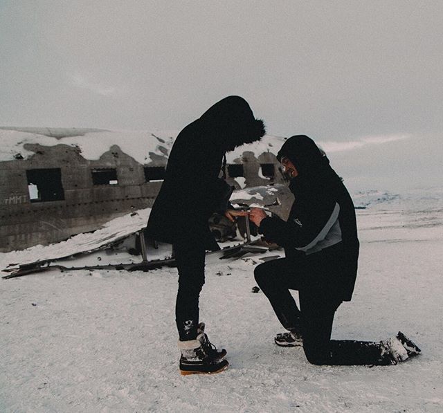 Last month I had the honor (and most fun!) shooting this SECRET PROPOSAL at the Sólheimasandur Plane Wreck in Iceland! I was being a 'tour guide' for these two love bugs, until Brian Proposed!! Check out their proposal story up on the blog (link in bio!)… ift.tt/2DYew3i