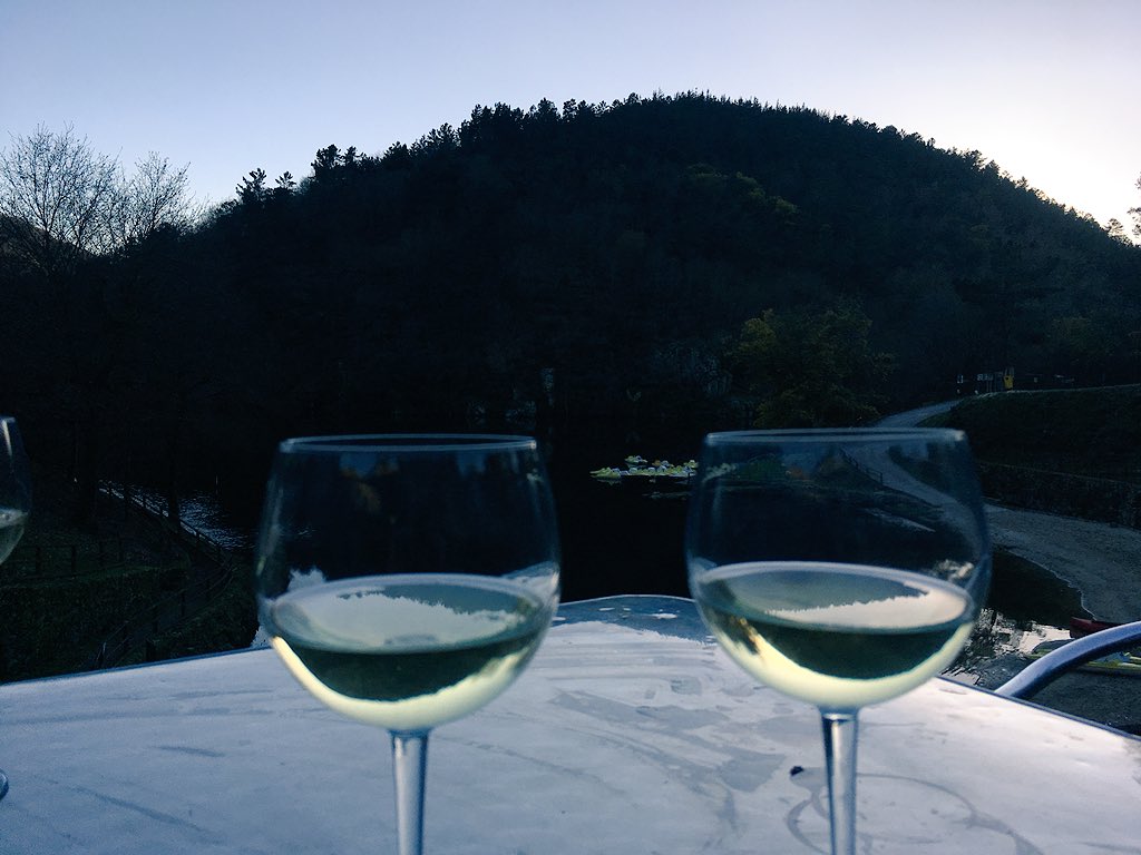 _laura_0's tweet photo. #RibeiraSacra #PraiadaCova https://t.co/IpGQnwT3yl