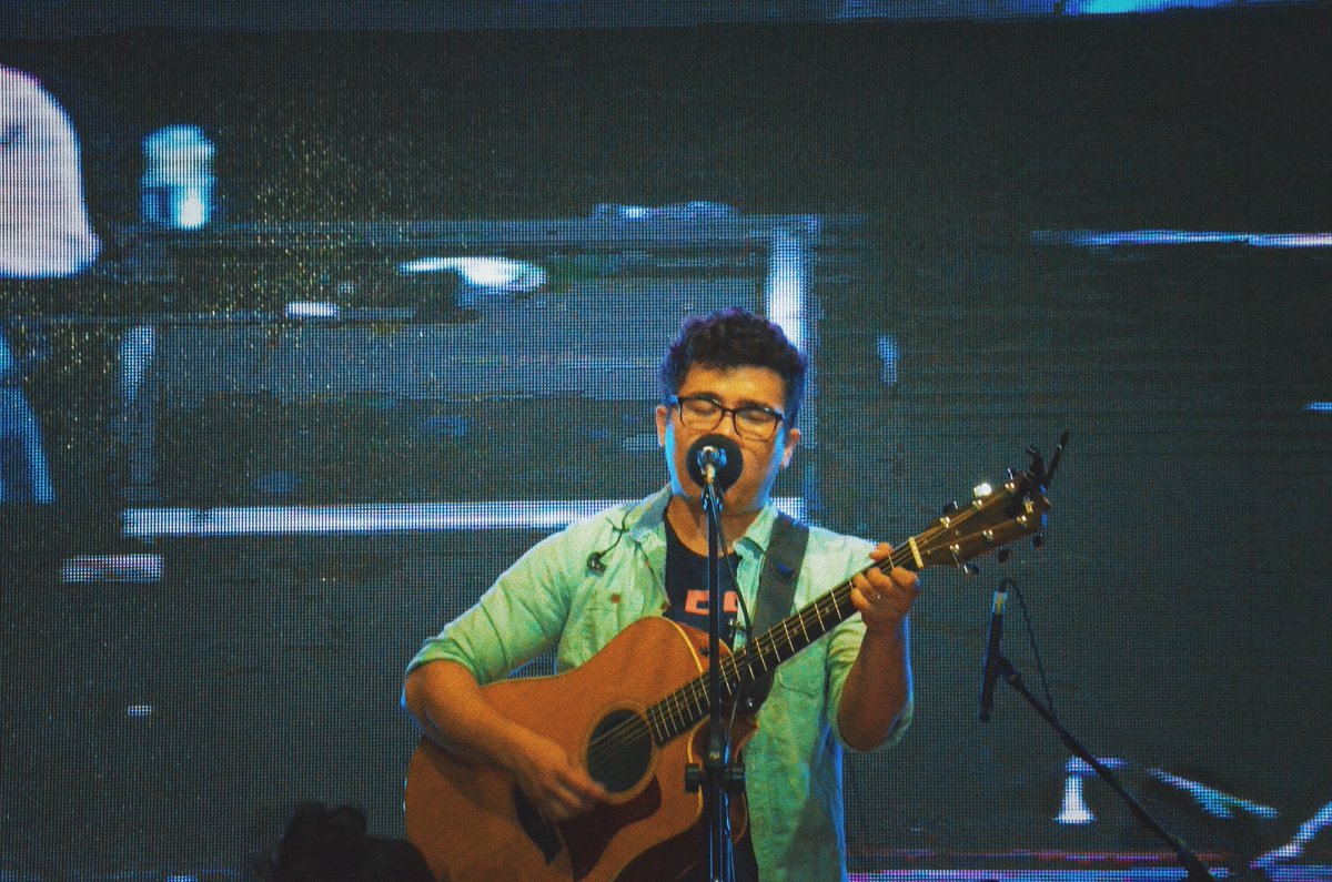 velvet__heart's tweet photo. 🗓 2/24/2018
📍Senior High School Night
@TheRansomCMusic ⚓️
Photos taken and edited by: Me ;(((
sana maappreciate nyo kahit low qual huhuhu
#DiversifySeniorHigh #USTSHSWeek2018 #UstMusicFest2018 #TheRansomCollective https://t.co/mYnvExV9A6
