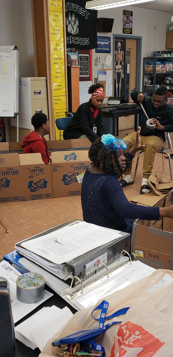 JarushaG's tweet photo. Boat building #archimedes #geringerscience #sciencemadness CAS 7th graders are getting it together @CenterSD @CenterAltSchool @cms58CARES https://t.co/uM11x1UiXZ