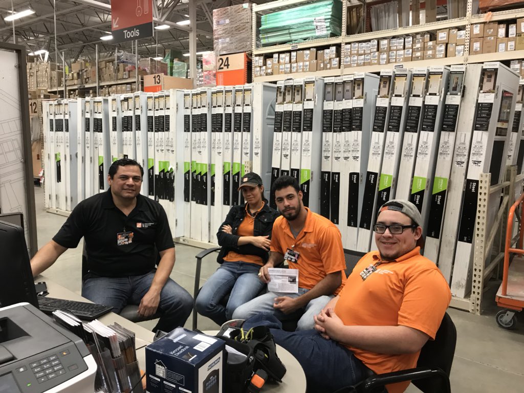 Nelsonngutie1's tweet photo. We started MET SAFETY CONNECTIONS. Pack down team 6378 safety is first @rian_clarke @Giboyeaux93 @D84DEM @METD266 @Spyro_Moreira @rose_taylorwood https://t.co/dPrHGxh37t