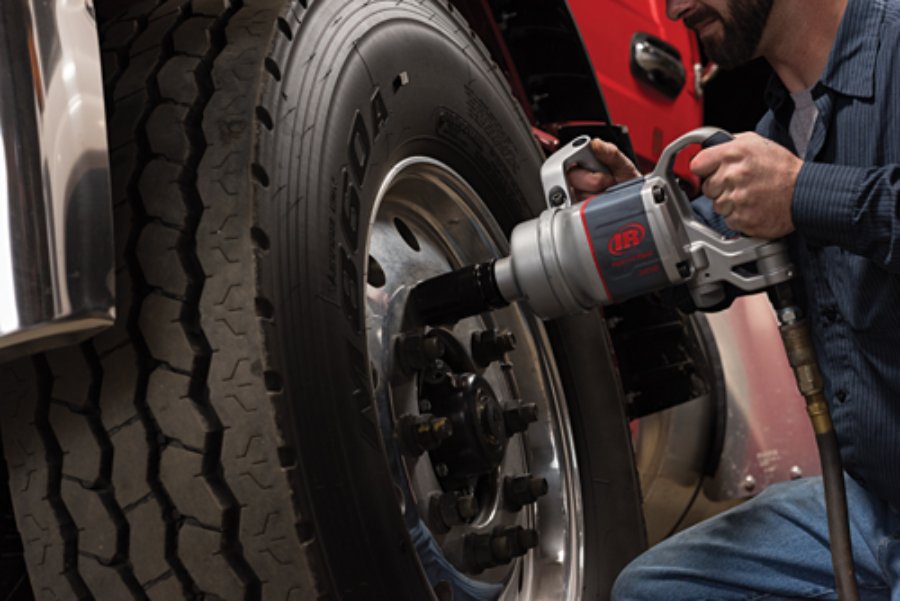 ShopToolReviews's tweet image. @IngersollRand just released the 2850MAX 1” D-Handle Impact Wrench. At 2,100 ft/lbs. of breakaway torque, most powerful impact in their arsenal. The 2850MAX comes in the standard or 6-inch anvil, delivering 5,500 rpm and 770 bpm. Only 21.5 lbs. #irtools #tools #ingersollrand