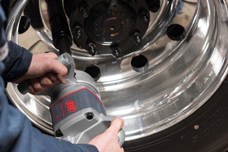 ShopToolReviews's tweet image. @IngersollRand just released the 2850MAX 1” D-Handle Impact Wrench. At 2,100 ft/lbs. of breakaway torque, most powerful impact in their arsenal. The 2850MAX comes in the standard or 6-inch anvil, delivering 5,500 rpm and 770 bpm. Only 21.5 lbs. #irtools #tools #ingersollrand